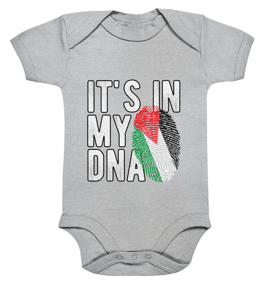 Grauer Babybody mit „It's in my DNA“-Aufdruck und Palästina-Fingerabdruck